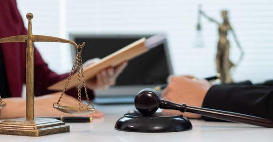 client talking to their lawyer